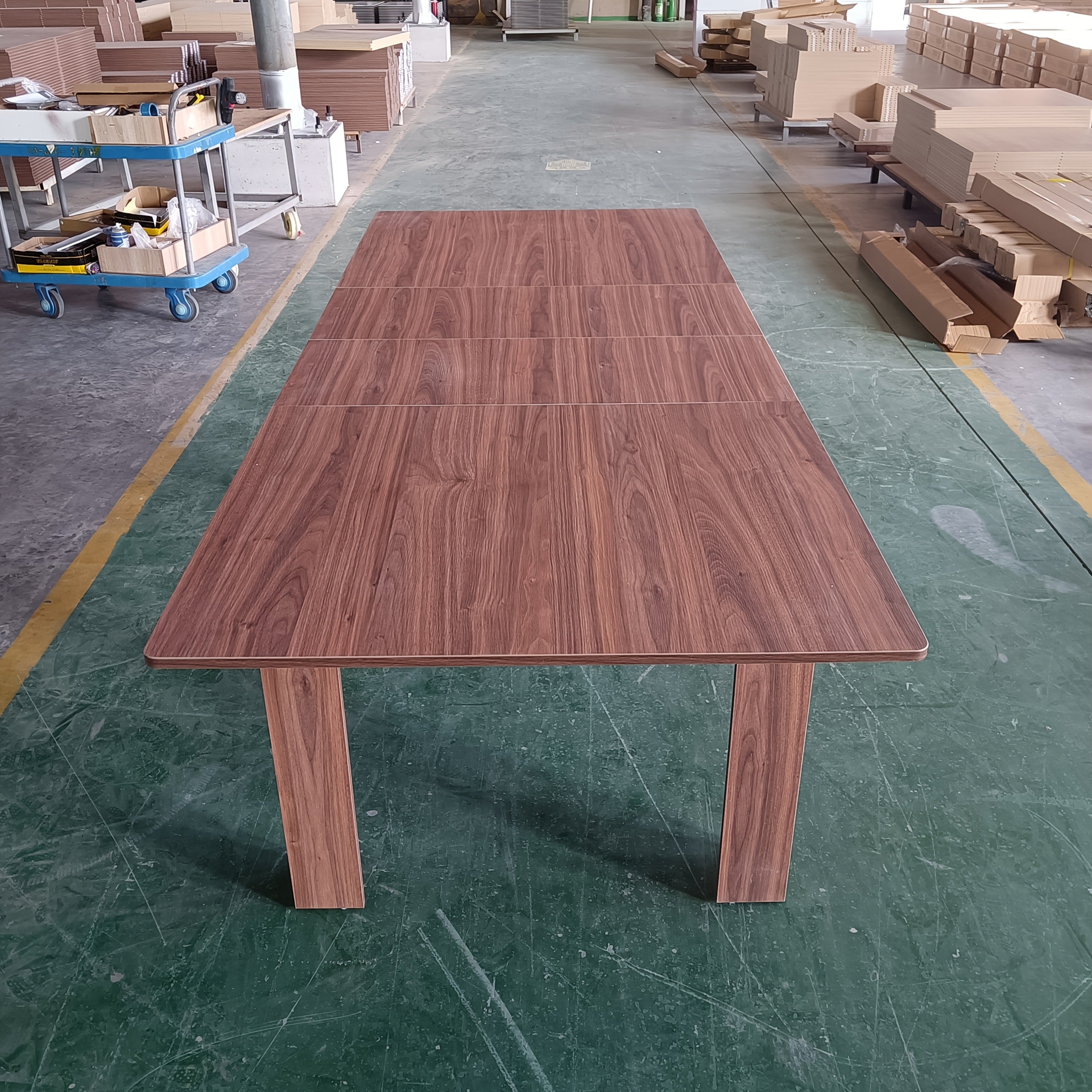 Extendable Dining Table Measuring 5-7.2 Feet, Suitable for 6 to 8 Individuals, Featuring a Modern Design with a Leaf, Ideal for Compact Dining Areas